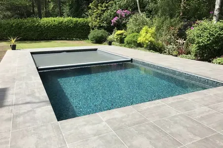 Piscina con copertura 
